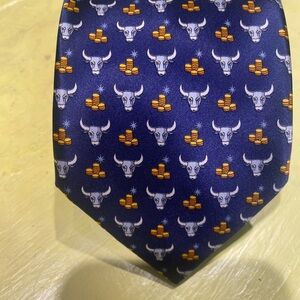 Italo Ferretti Luxury Silk Tie Bull Pattern